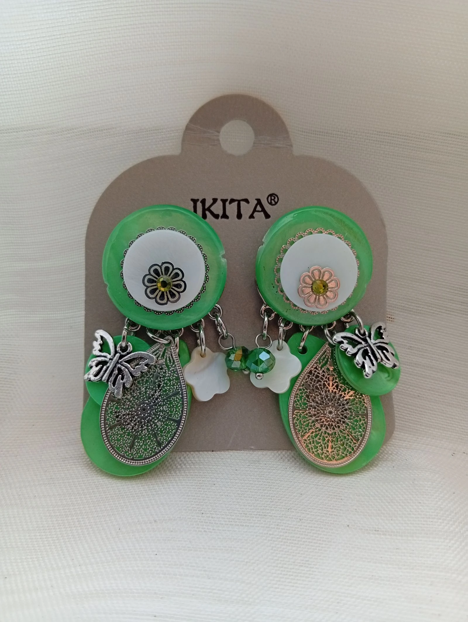 Boucle d'oreilles vert et argenté 